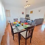 Magnificent Villa: 2 Private Pools, Bbq, Garden & Parking. 13 Per. In Padul