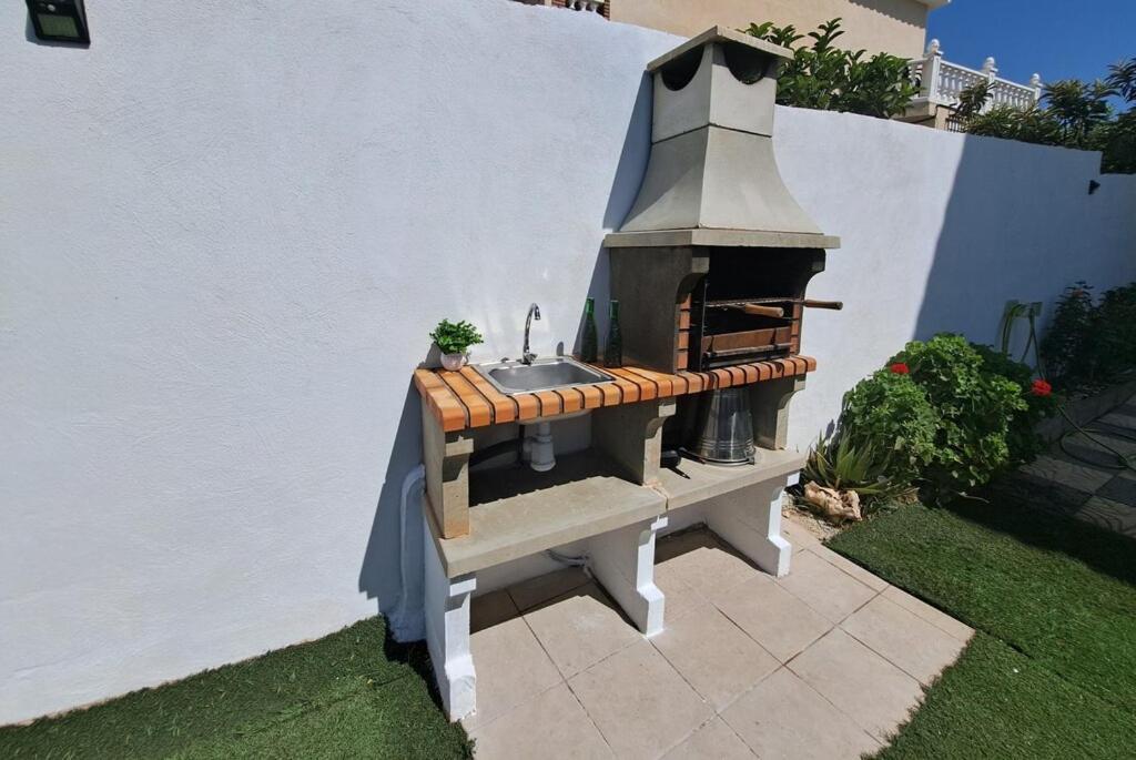 Magnificent Villa: 2 Private Pools, Bbq, Garden & Parking. 13 Per. In Padul Granada