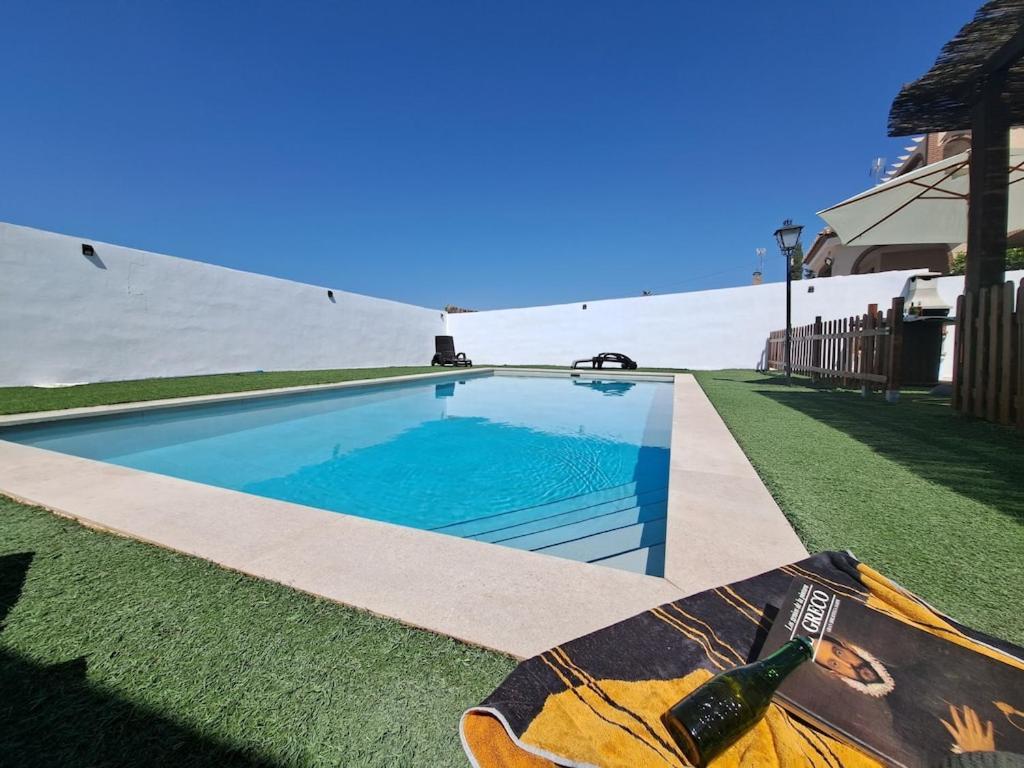 Magnificent Villa: 2 Private Pools, Bbq, Garden & Parking. 13 Per. In Padul *