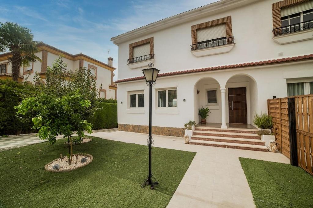 Magnificent Villa: 2 Private Pools, Bbq, Garden & Parking. 13 Per. In Padul Villa